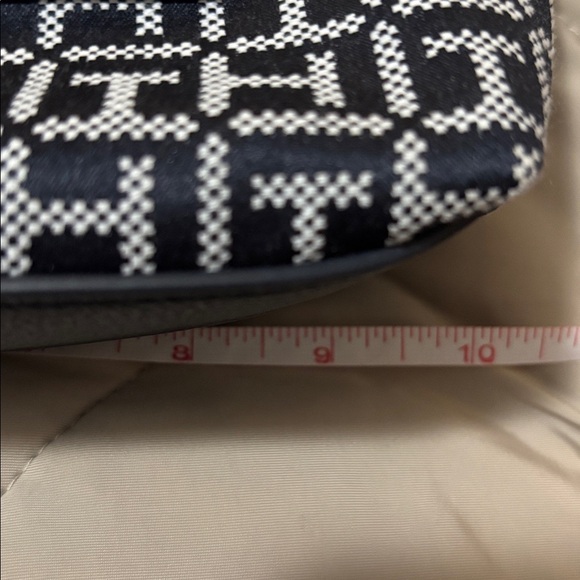 NWT Tommy Hilfiger blue and White Patterned Crossbody Bag - Picture 3 of 7